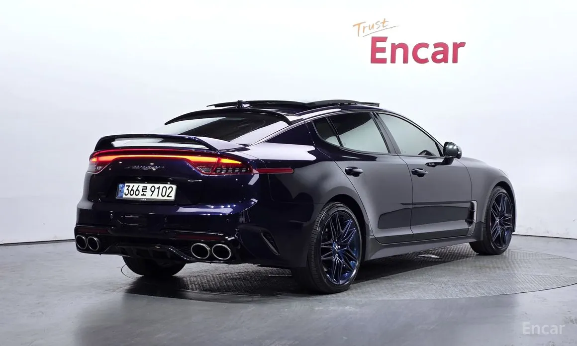 Фото 2 - Kia Stinger