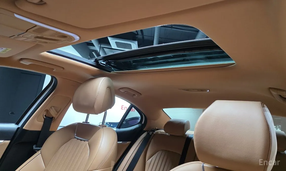 Photo 18 - Genesis G70