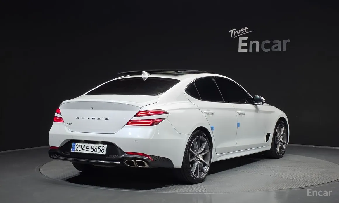 Photo 2 - Genesis G70