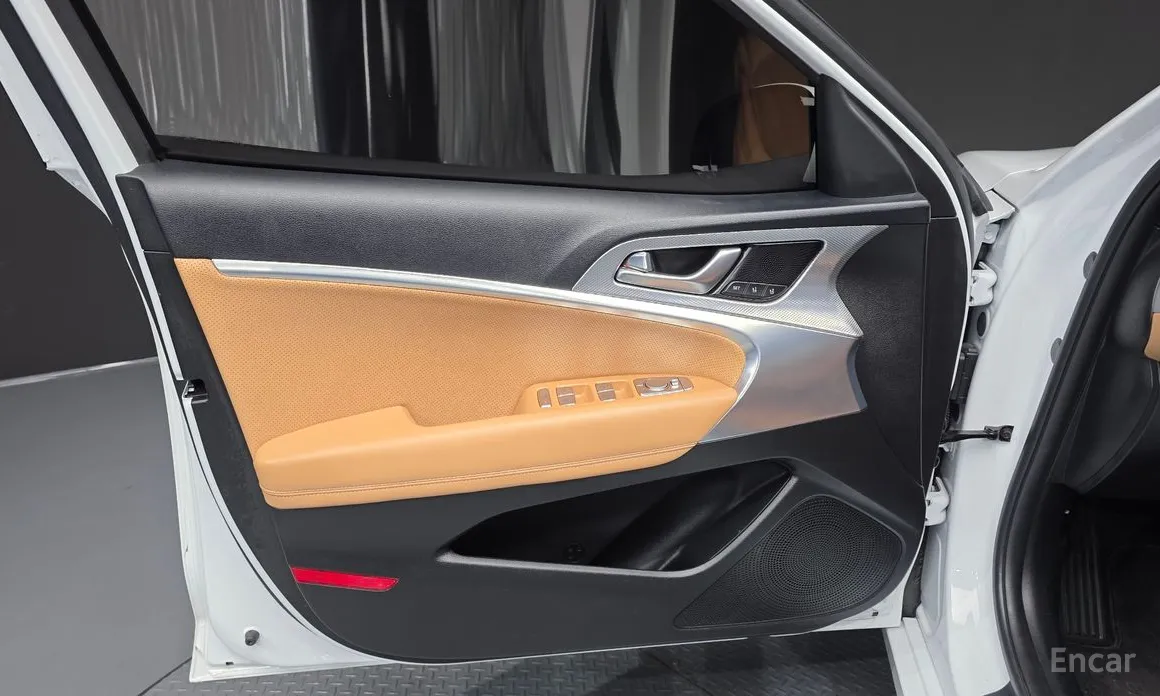 Photo 24 - Genesis G70