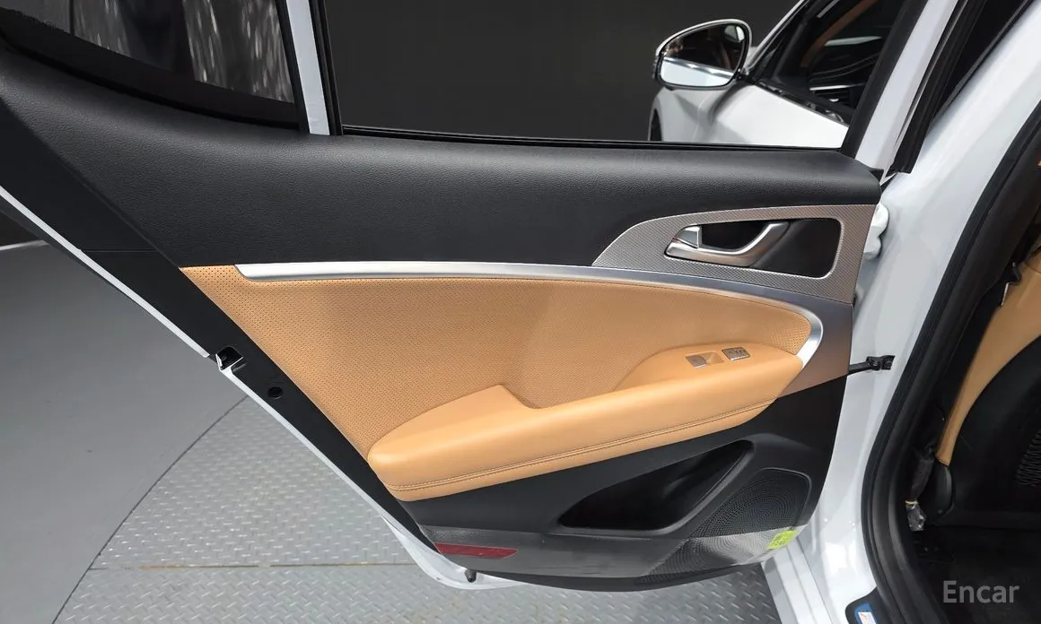 Photo 25 - Genesis G70