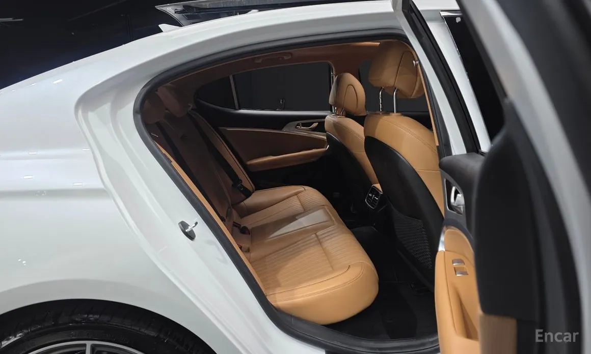 Photo 26 - Genesis G70