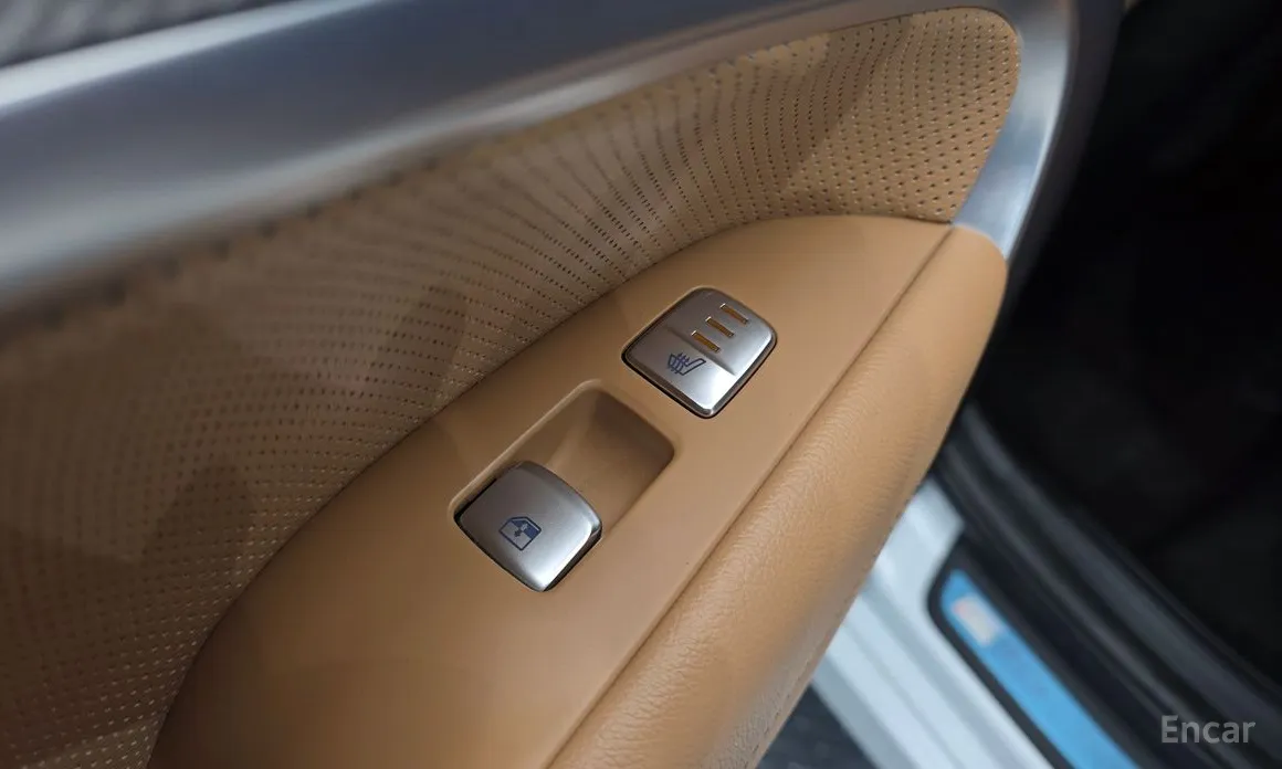 Photo 28 - Genesis G70