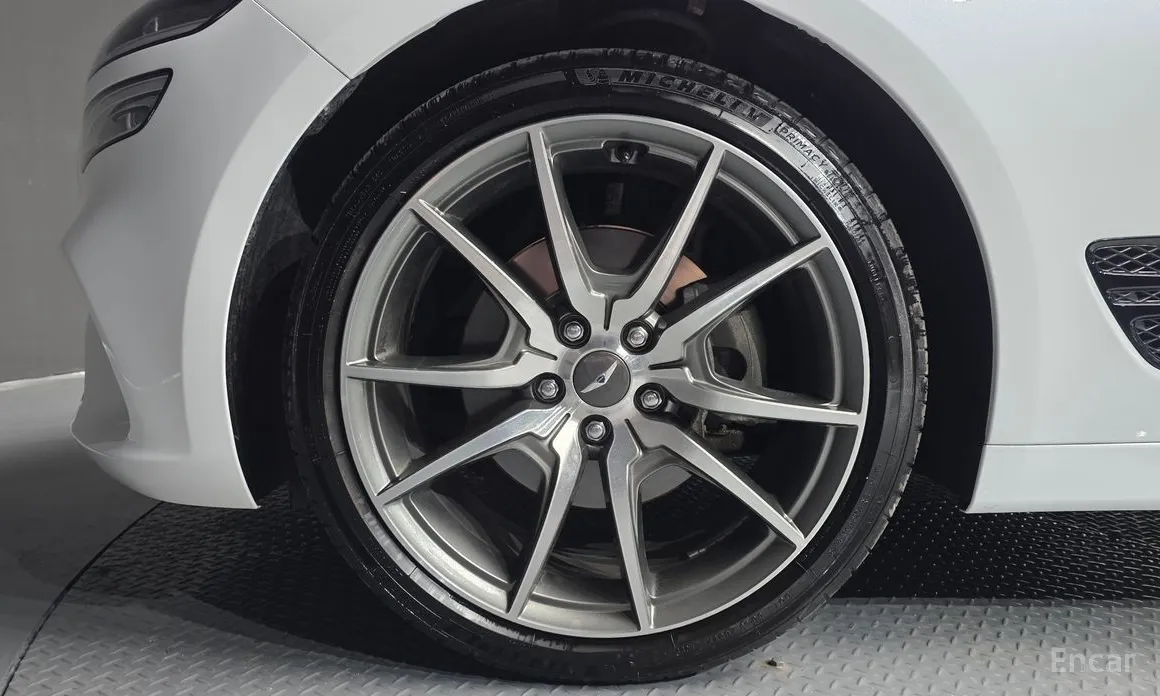Photo 5 - Genesis G70