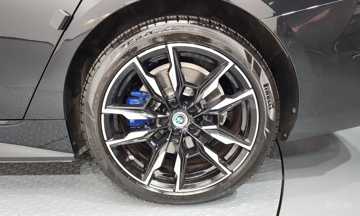 Фото 21 - BMW i4