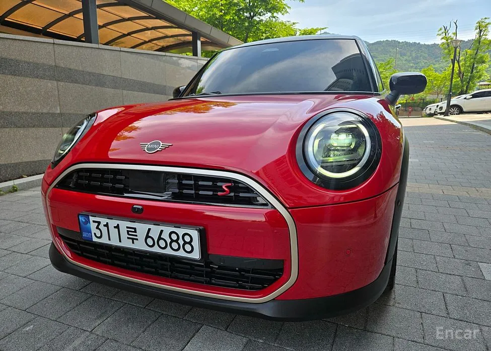 Mini Cooper 2024 5 Door Favoured