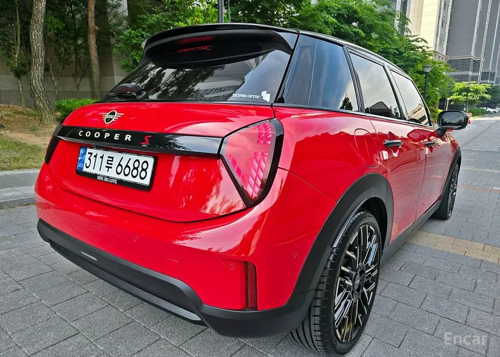 Mini Cooper 2024 5 Door Favoured