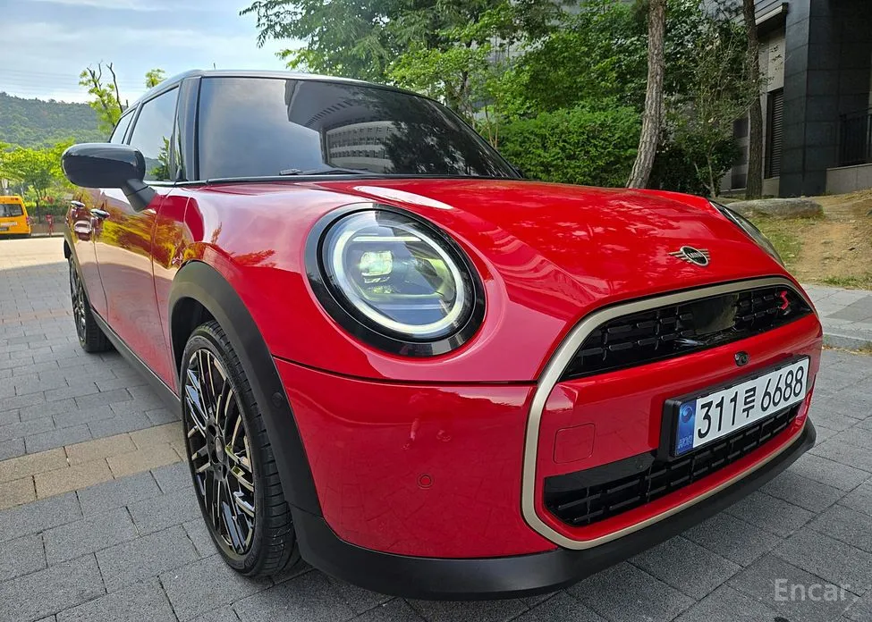 Mini Cooper 2024 5 Door Favoured