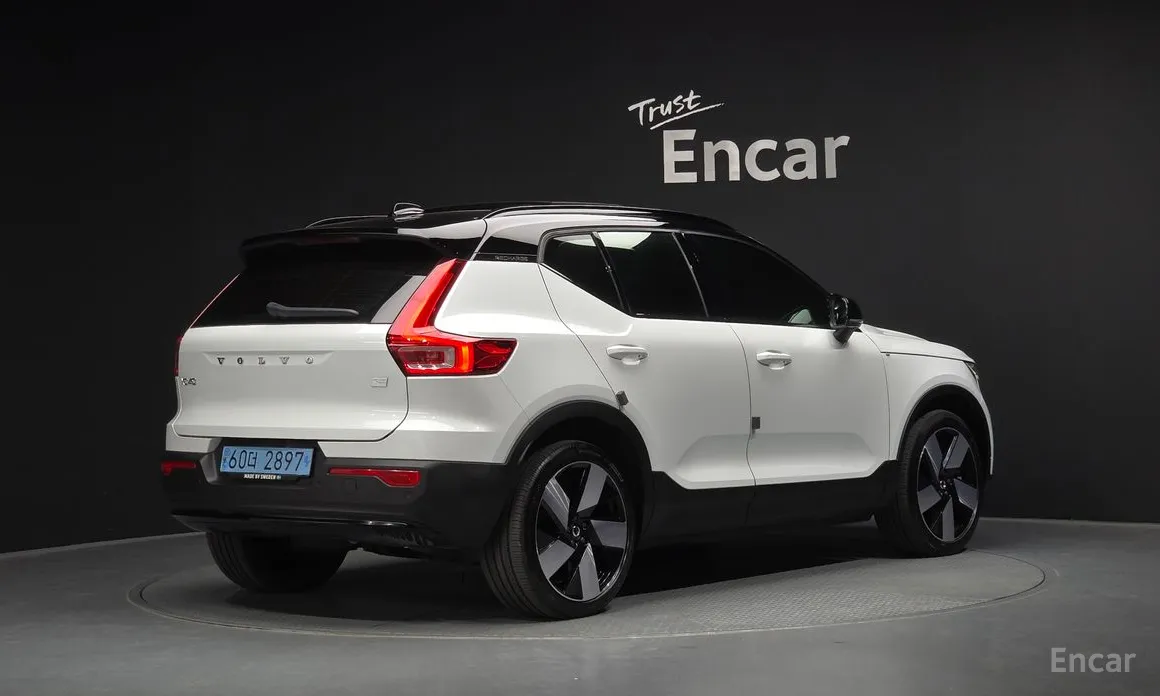2022 Volvo XC40