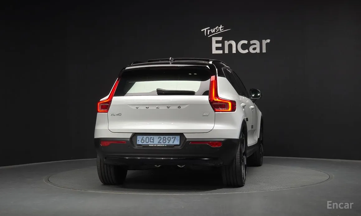 2022 Volvo XC40