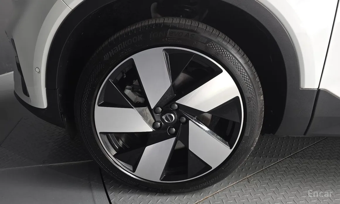 2022 Volvo XC40