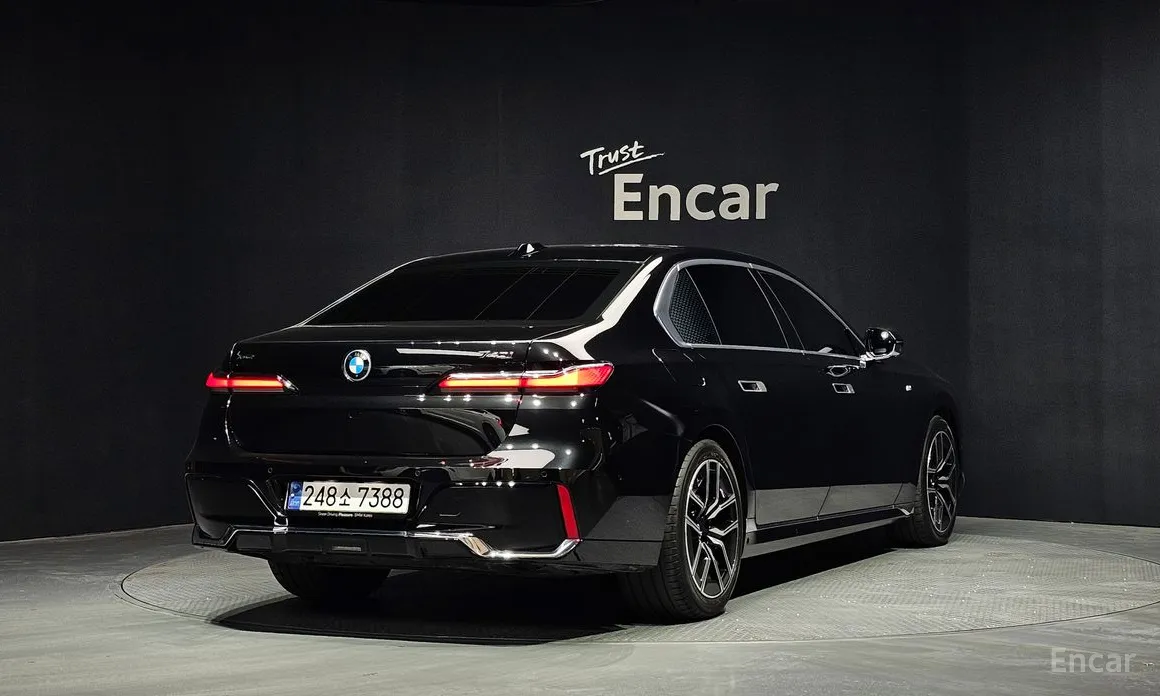 BMW 7 Series 2022 740i xDrive M Sport