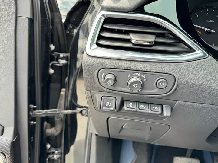 Buick Enclave 2022 2022款 652T 四驱尊享旗舰型 6座