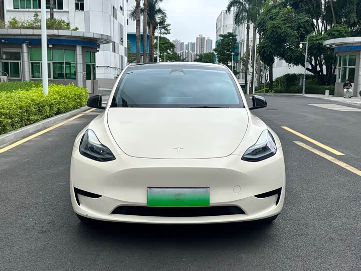 Zdjęcie 2 - Tesla Model Y