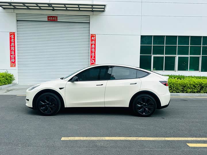 Zdjęcie 4 - Tesla Model Y