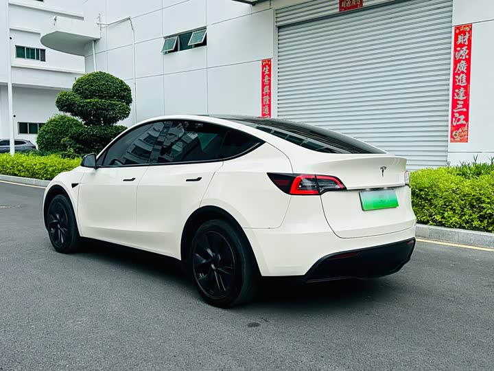 Zdjęcie 5 - Tesla Model Y
