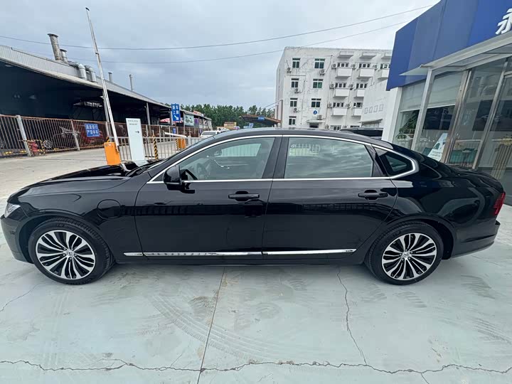 Volvo S90 Hybrid 2025 2025款 插电式混动 四驱长续航智逸豪华版