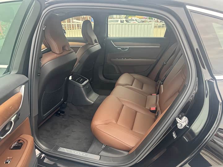 Volvo S90 Hybrid 2025 2025款 插电式混动 四驱长续航智逸豪华版