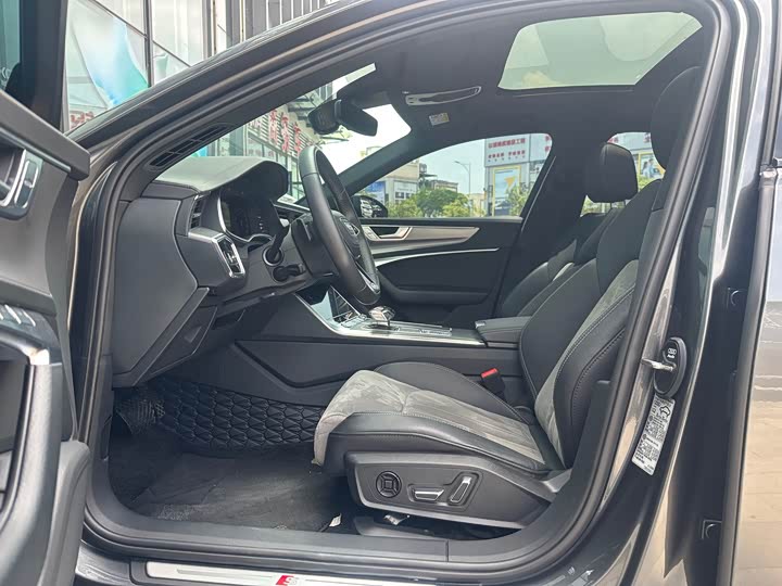 Photo 8 - Audi A6L