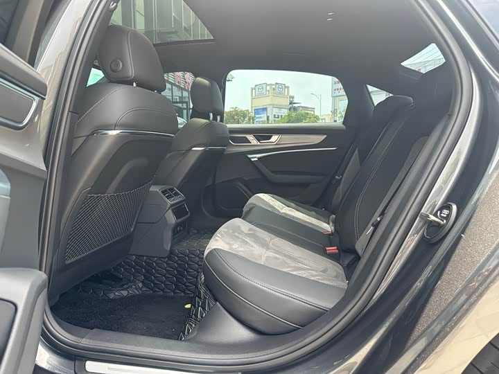 Photo 9 - Audi A6L