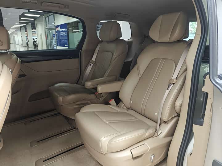 Фото 7 - Buick GL8 ES
