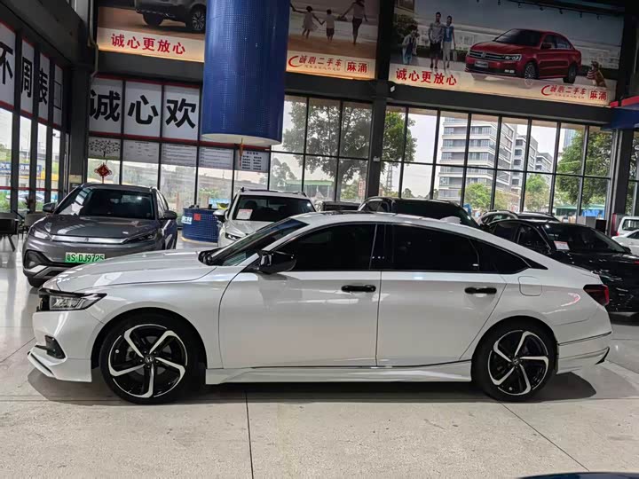 Фото 2 - Honda Accord