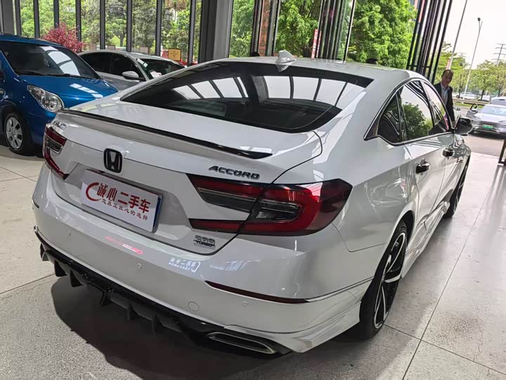 Фото 4 - Honda Accord