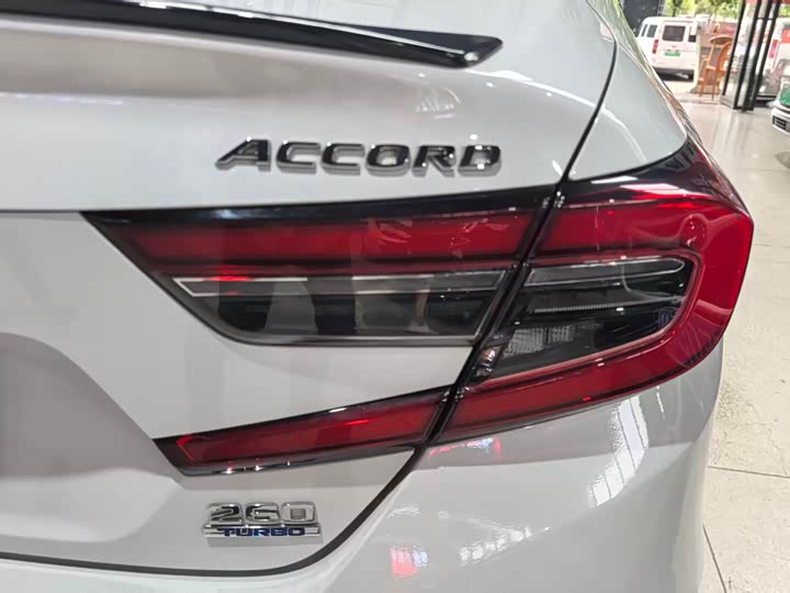 Фото 6 - Honda Accord