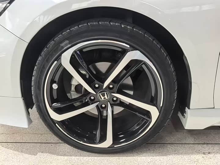Фото 7 - Honda Accord