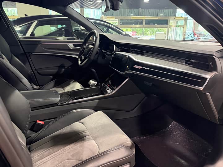 Фото 4 - Audi A6L