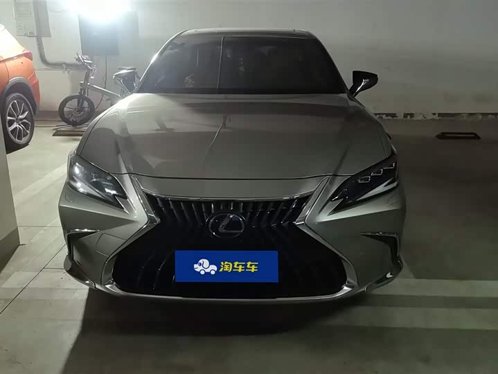 Фото 2 - Lexus ES