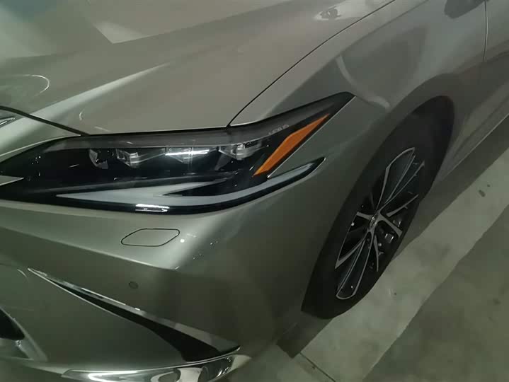 Фото 5 - Lexus ES