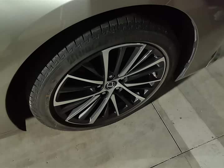 Фото 6 - Lexus ES
