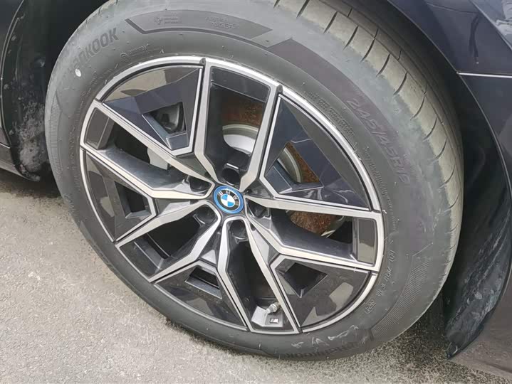 Фото 6 - BMW i5