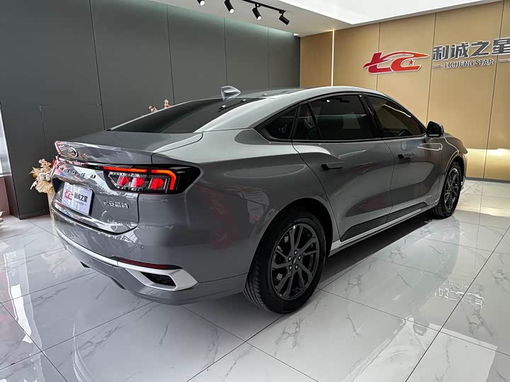 Ford Mondeo 2025 2025款 2.0T EcoBoost 豪华型