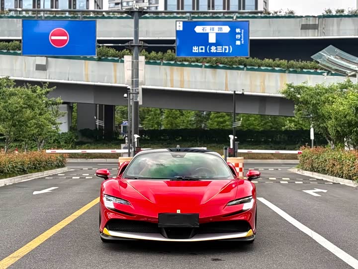 Фото 1 - Ferrari SF90