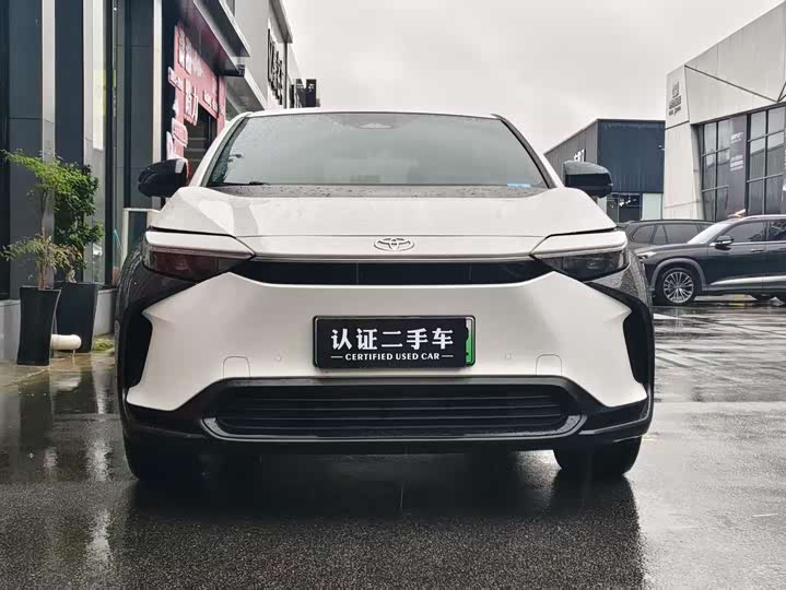 2024 Toyota bZ4X Platinum