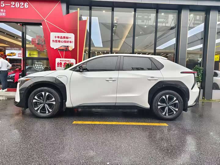 2024 Toyota bZ4X Platinum