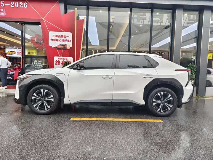 2024 Toyota bZ4X Platinum