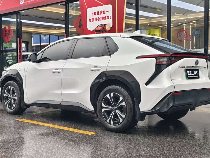 2024 Toyota bZ4X Platinum