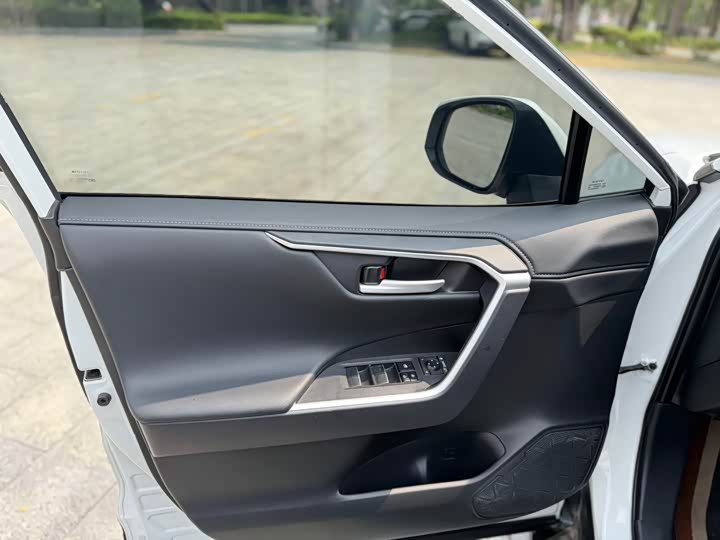Фото 4 - Toyota Wildlander