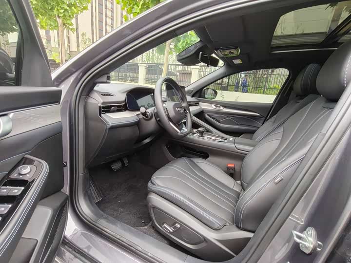 Фото 4 - Geely Preface