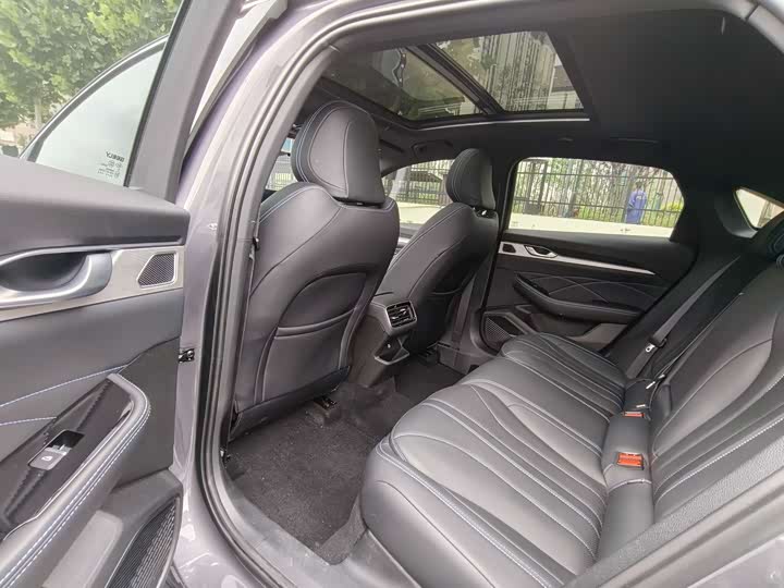 Фото 5 - Geely Preface