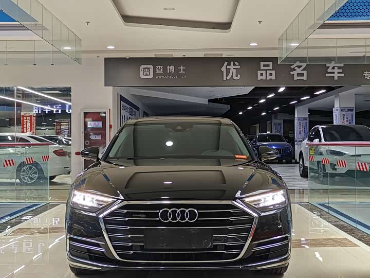 Фото 1 - Audi A8