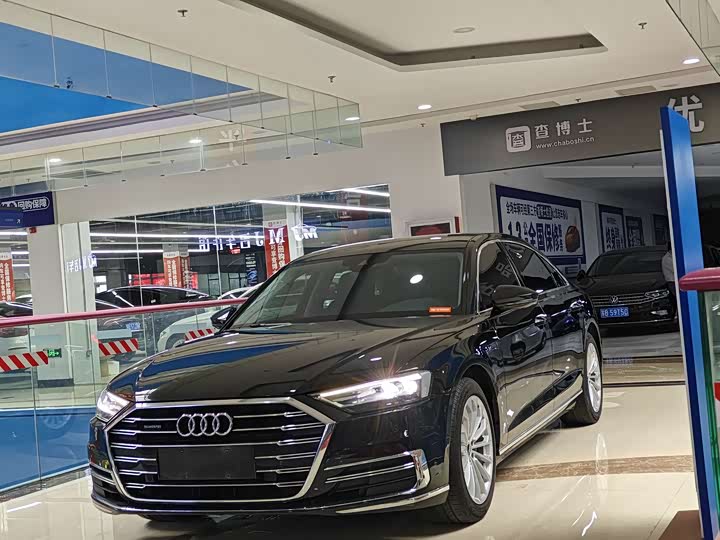 Фото 2 - Audi A8