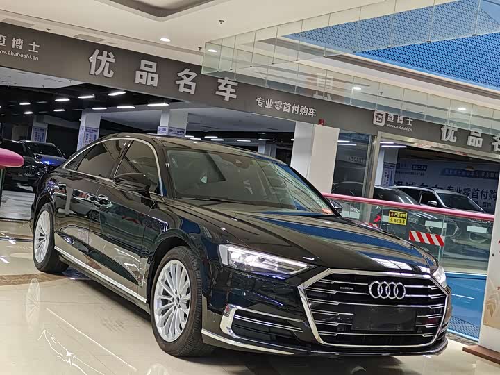 Фото 7 - Audi A8