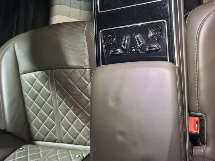 Фото 9 - Audi A8