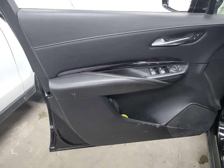 Фото 4 - Cadillac XT4