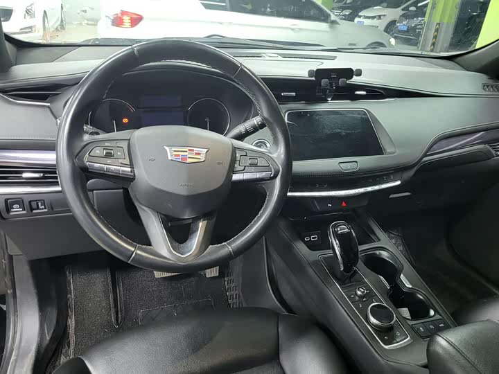 Фото 6 - Cadillac XT4