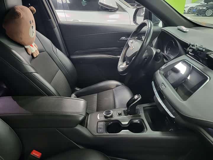 Фото 9 - Cadillac XT4